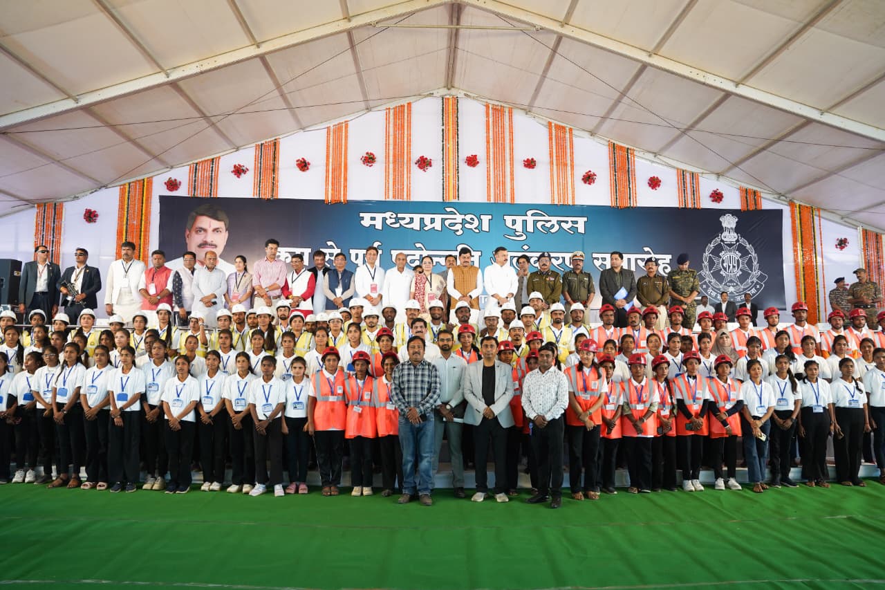 मुख्‍यमंत्री सीखो कमाओ योजना के हितग्राहियों का मुख्‍यमंत्री डॉ. यादव ने किया उत्‍साहवर्धन