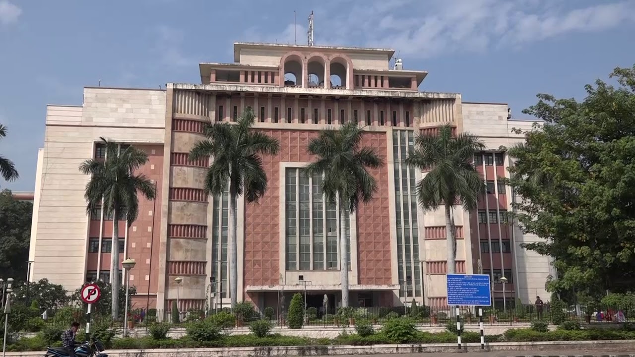 अशासकीय विद्यालयों को निजी प्रकाशकों की मंहगी पुस्तकों की बजाय क्रय करना होगा म.प्र. पाठ्यपुस्तक निगम की सस्ती एवं गुणवत्तापूर्ण पुस्तकें